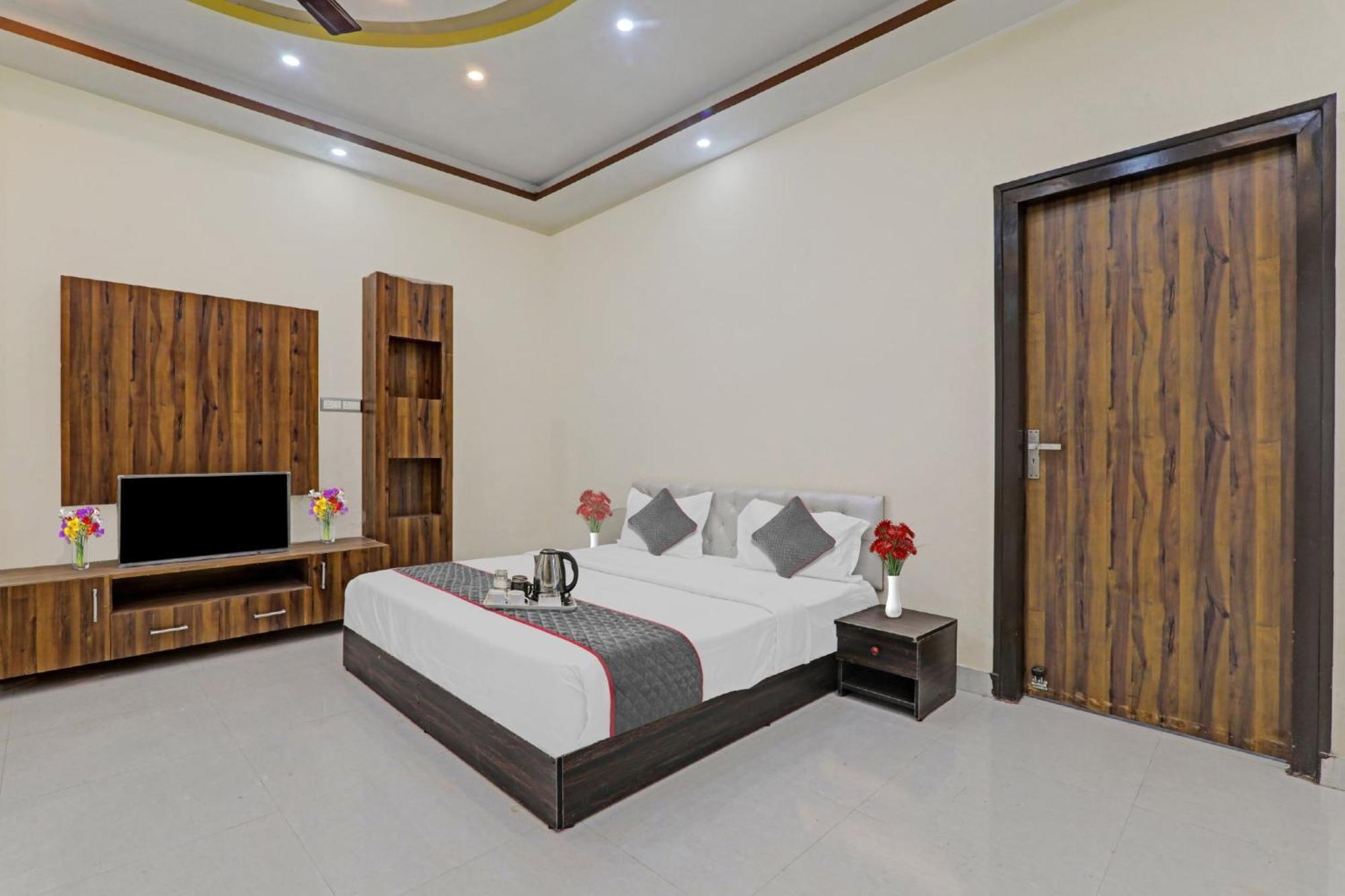 Chinhat Townhouse Relax Inn מראה חיצוני תמונה