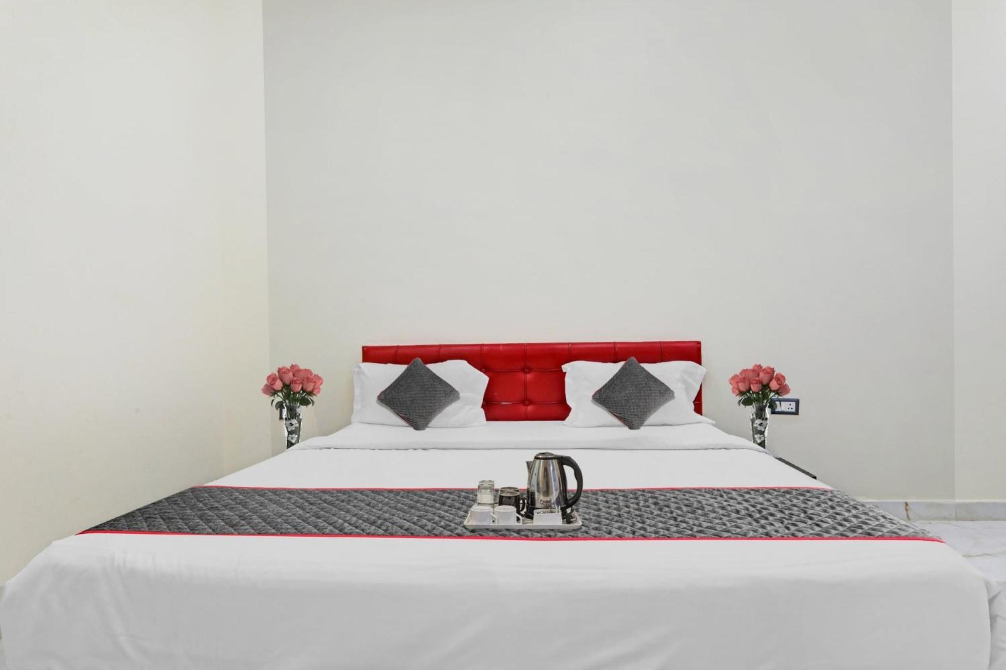 Chinhat Townhouse Relax Inn מראה חיצוני תמונה