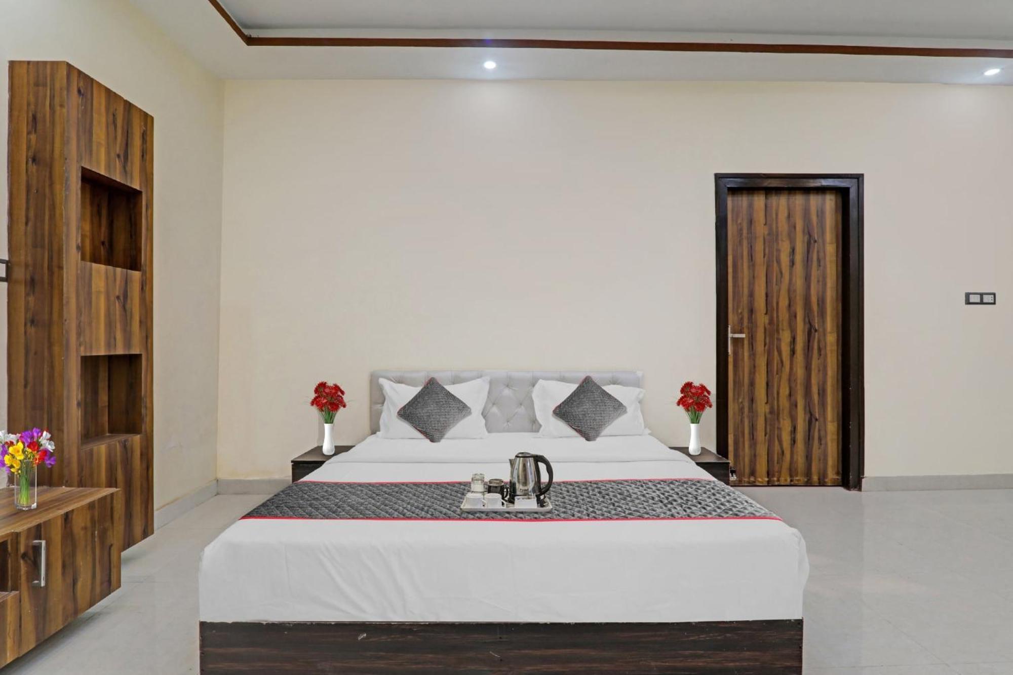 Chinhat Townhouse Relax Inn מראה חיצוני תמונה