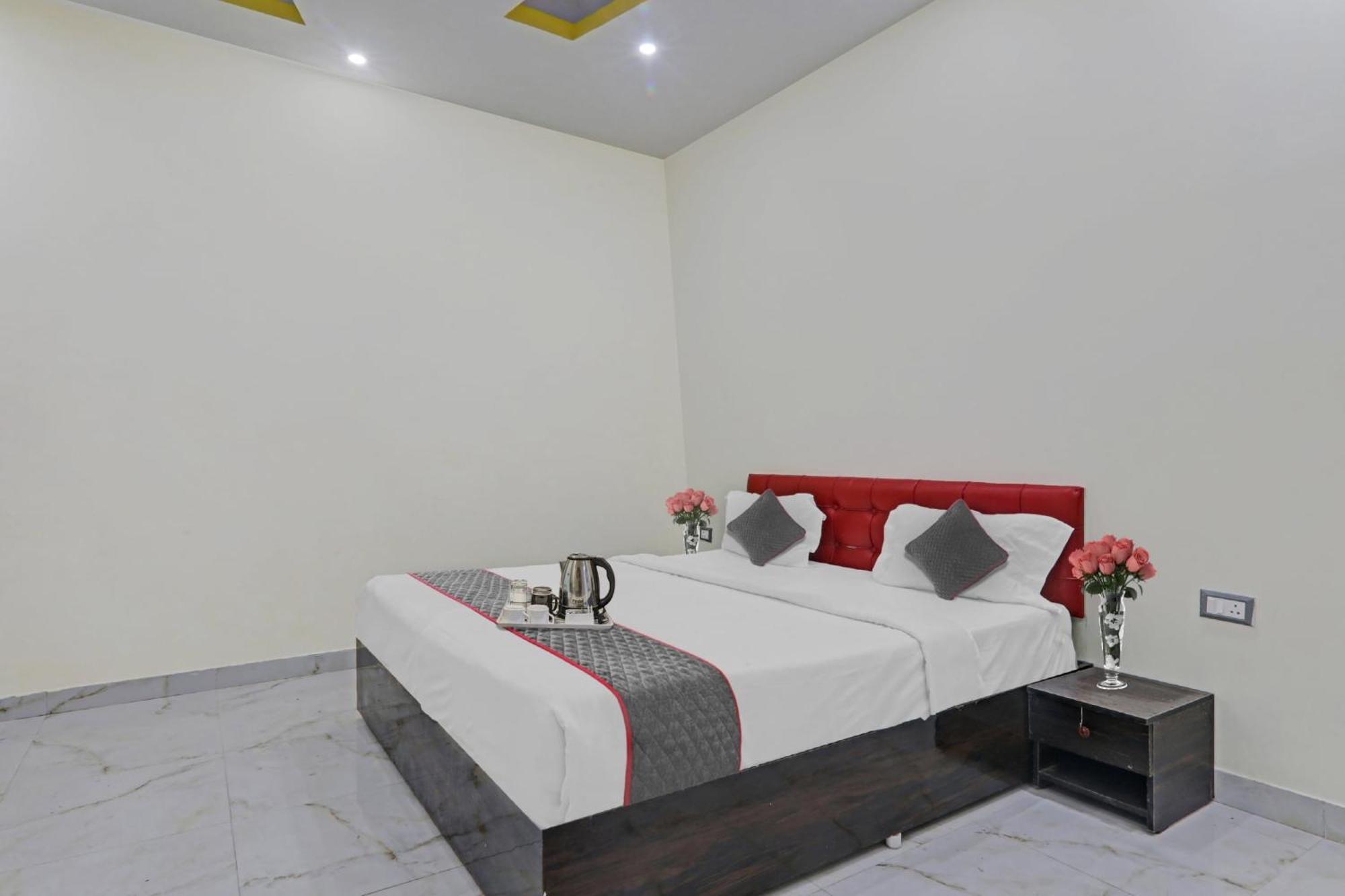 Chinhat Townhouse Relax Inn מראה חיצוני תמונה